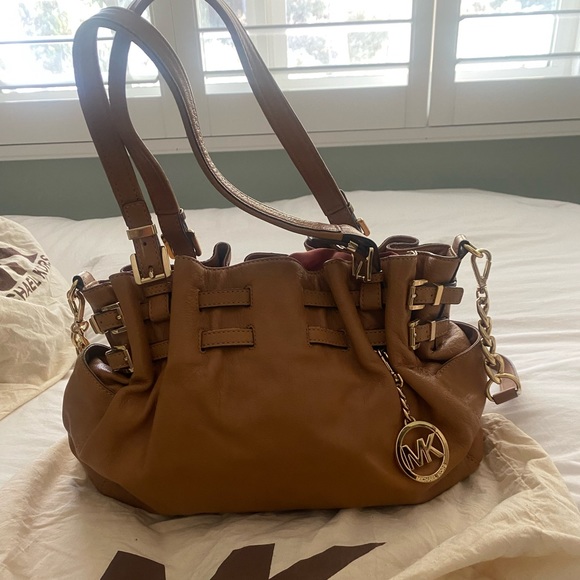 Beautiful Hobo Crossbody Michael kors Bag - Picture 2 of 6